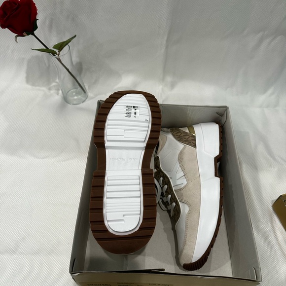Muse Mesh and Logo Trainer size 9.5 - Picture 8 of 10